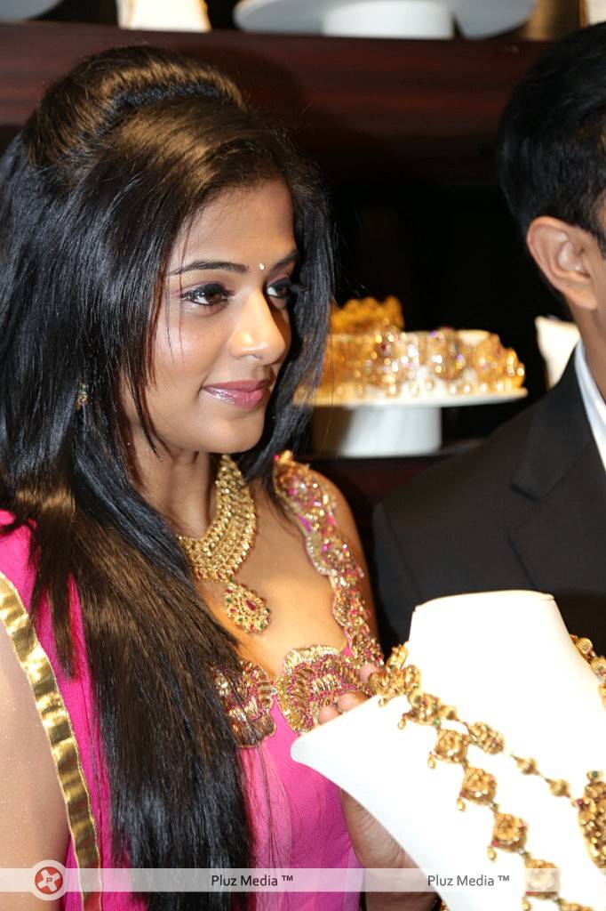 Priyamani - Priyamani Launches Jos Alukkas New Store Pictures | Picture 426514