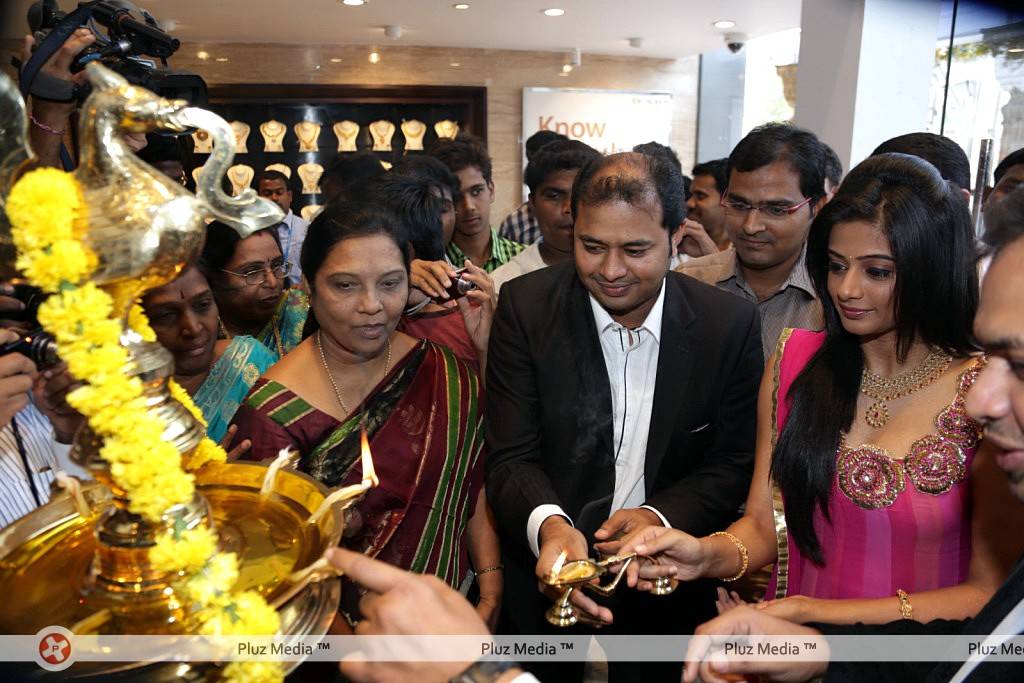 Priyamani - Priyamani Launches Jos Alukkas New Store Pictures | Picture 426520