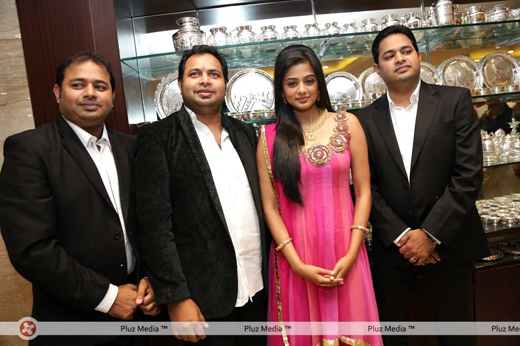 Priyamani - Priyamani Launches Jos Alukkas New Store Pictures | Picture 426522