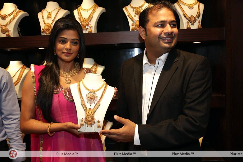 Priyamani - Priyamani Launches Jos Alukkas New Store Pictures | Picture 426523