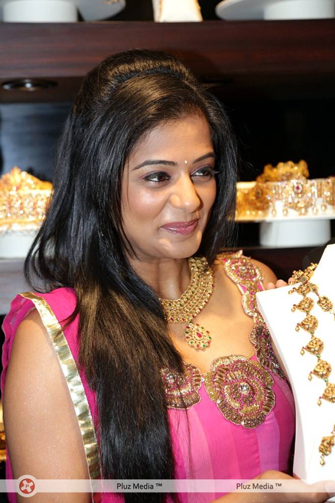 Priyamani - Priyamani Launches Jos Alukkas New Store Pictures | Picture 426530