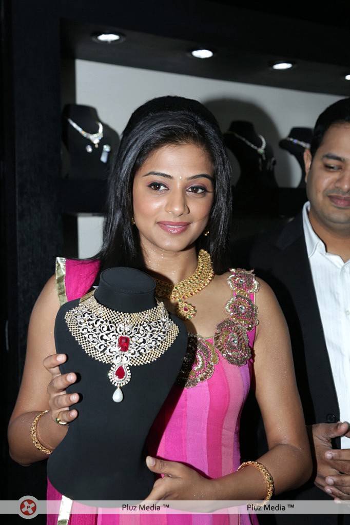 Priyamani - Priyamani Launches Jos Alukkas New Store Pictures | Picture 426539