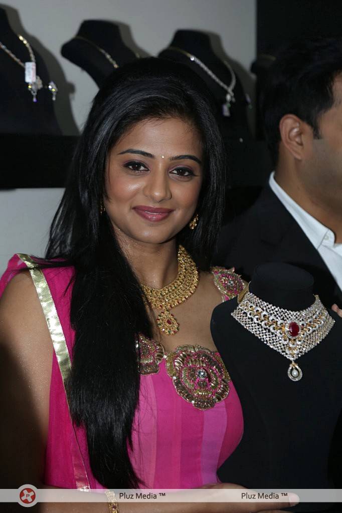 Priyamani - Priyamani Launches Jos Alukkas New Store Pictures | Picture 426544