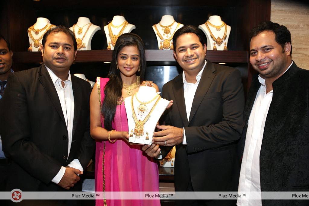 Priyamani Launches Jos Alukkas New Store Pictures | Picture 426548