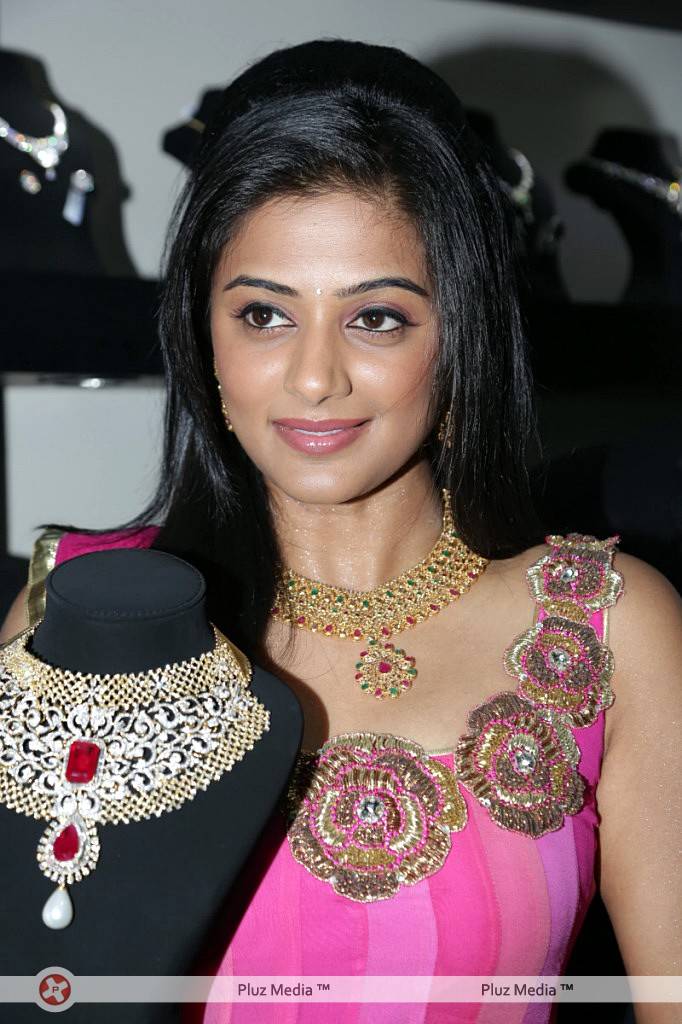 Priyamani - Priyamani Launches Jos Alukkas New Store Pictures | Picture 426550