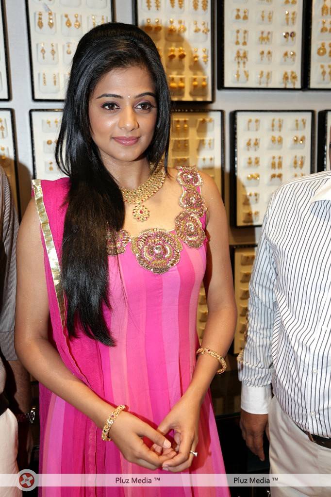 Priyamani - Priyamani Launches Jos Alukkas New Store Pictures | Picture 426559