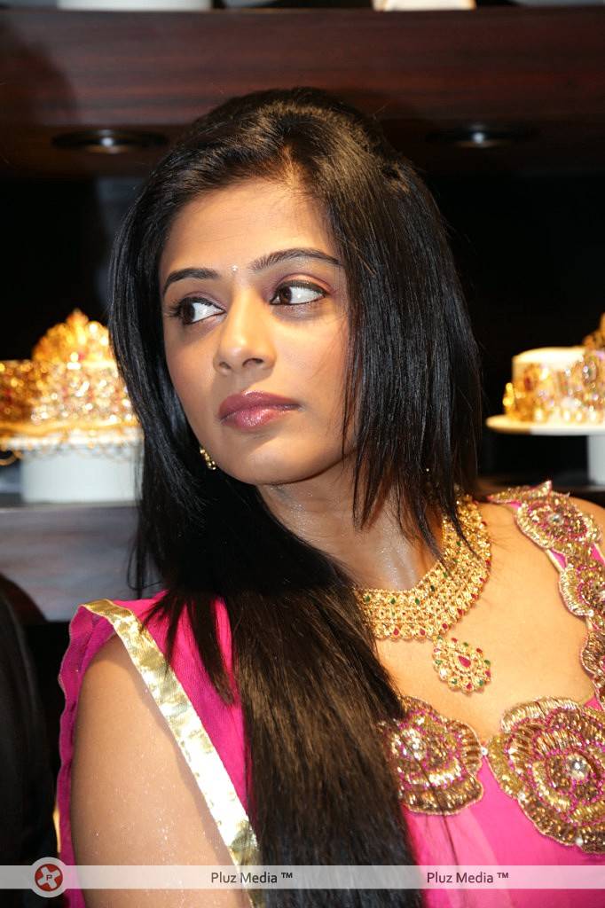 Priyamani - Priyamani Launches Jos Alukkas New Store Pictures | Picture 426563