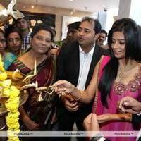 Priyamani - Priyamani Launches Jos Alukkas New Store Pictures