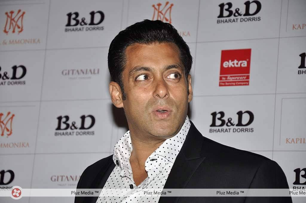 Salman Khan - Salman-Hrithik-Kareena at Bharat N Dorris Hair & Make-up Awards 2013 Stills | Picture 444728
