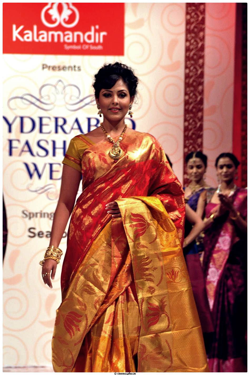 Madhu Shalini Ramp Walk at Hyderabad Fashion Week 2013 Photos | Picture 524253