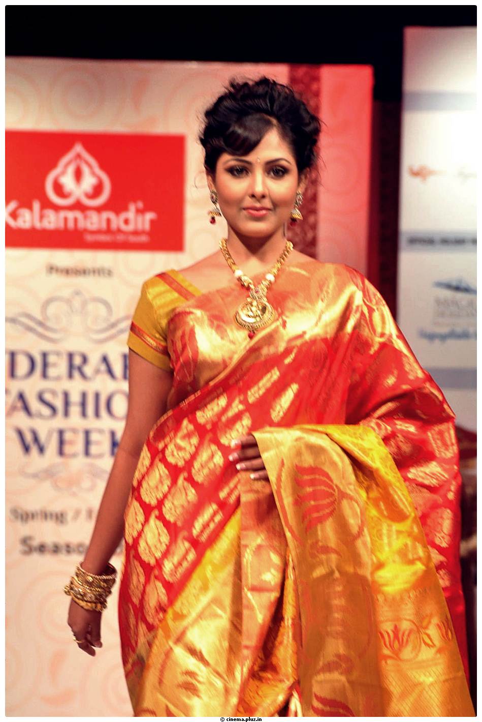 Madhu Shalini Ramp Walk at Hyderabad Fashion Week 2013 Photos | Picture 524257