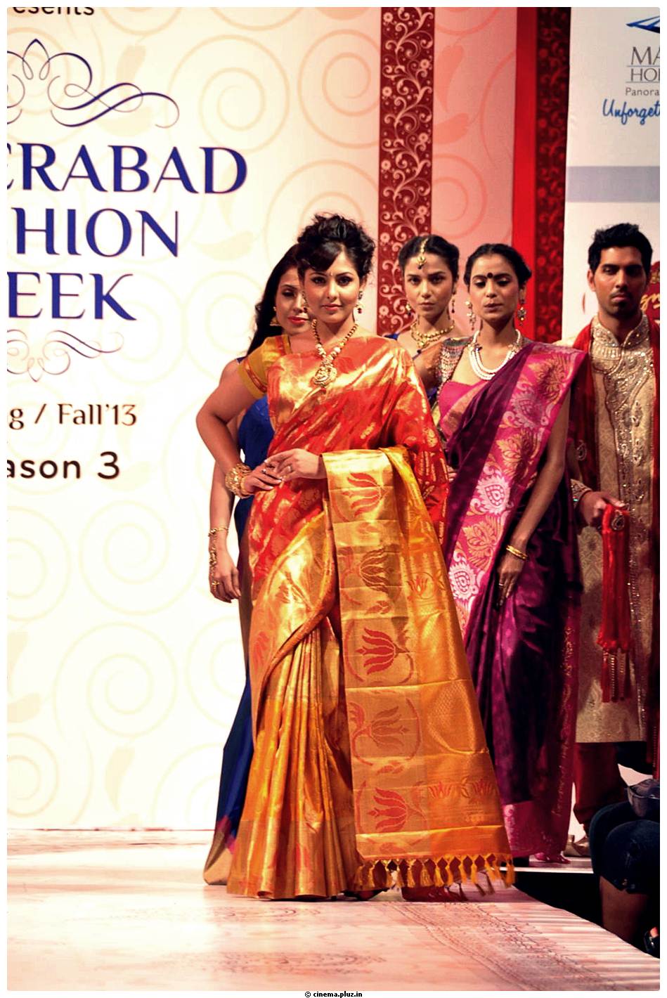 Madhu Shalini Ramp Walk at Hyderabad Fashion Week 2013 Photos | Picture 524260