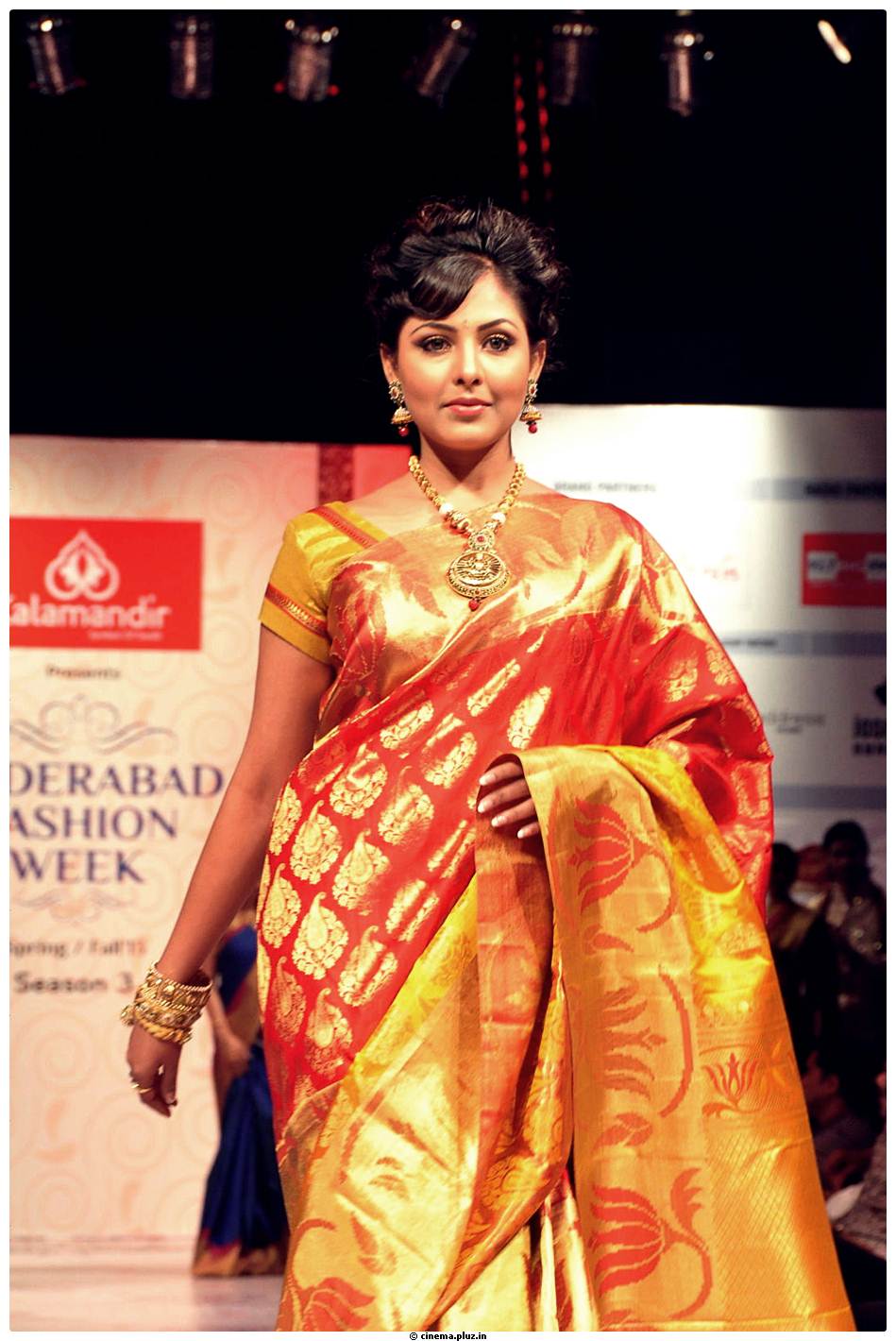 Madhu Shalini Ramp Walk at Hyderabad Fashion Week 2013 Photos | Picture 524265
