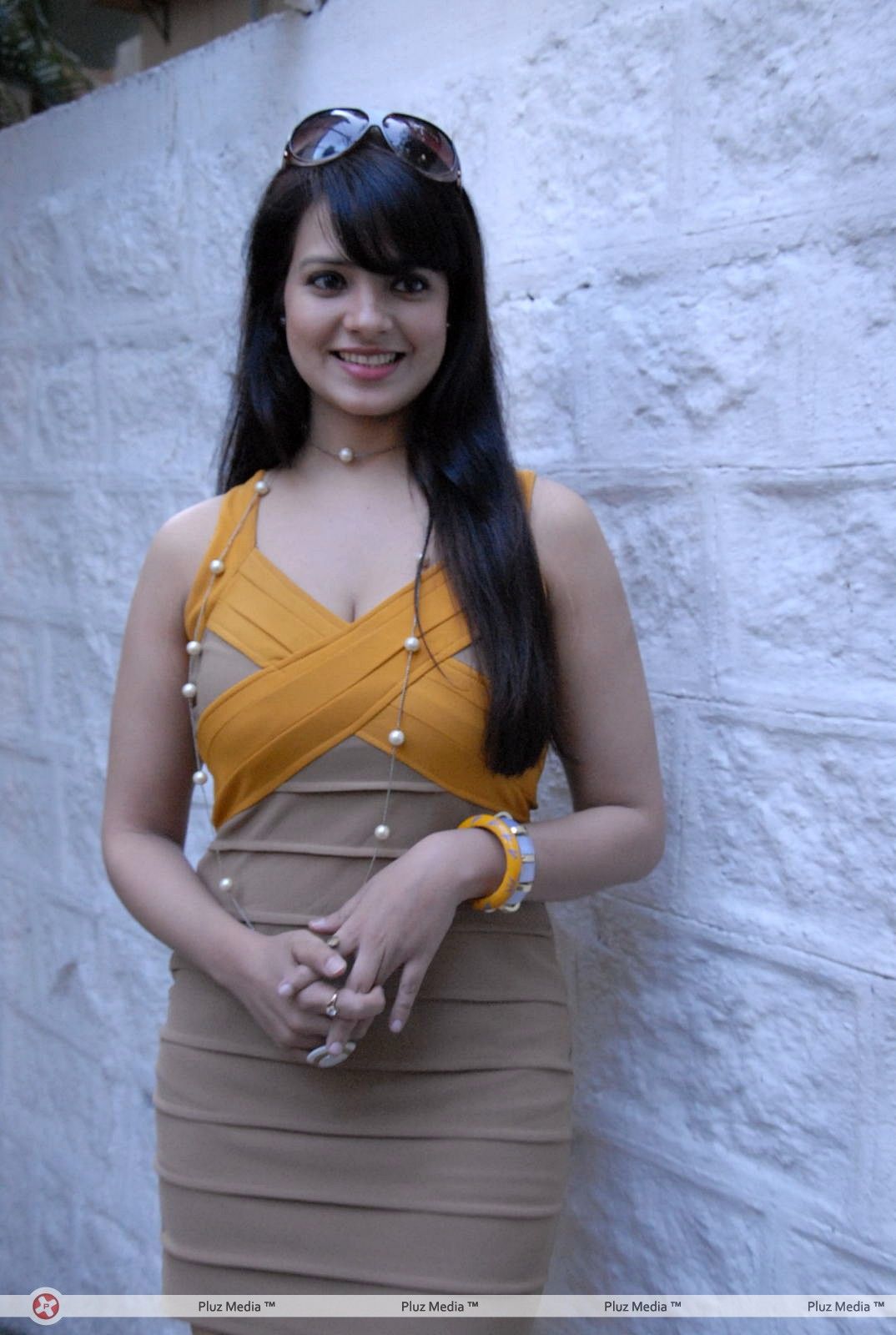 Acterss Saloni Hot at Hiya Jewellery Event Photos | Picture 375887