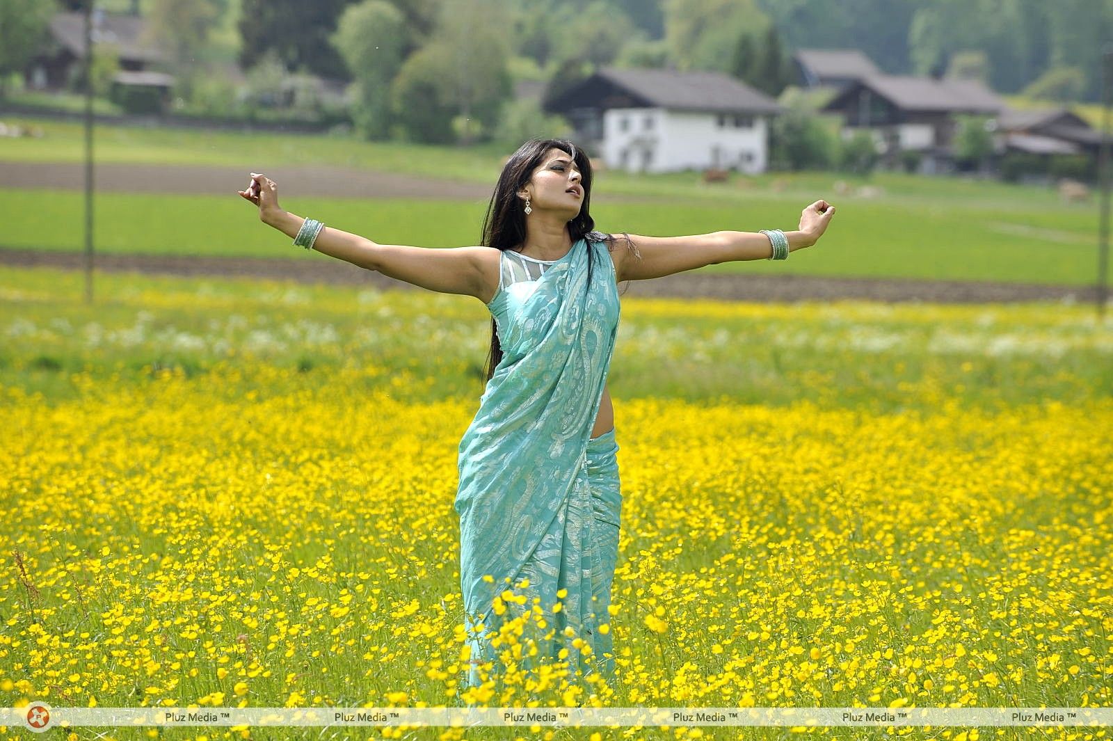 Anushka Saree Hot Stills | Picture 368512