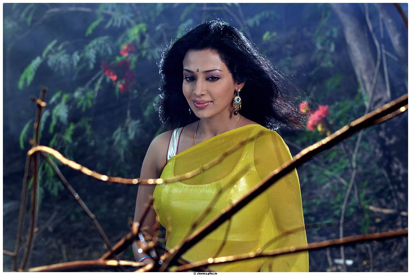 Flora Saini - Aakasam lo Sagam Movie Working Stills | Picture 501116