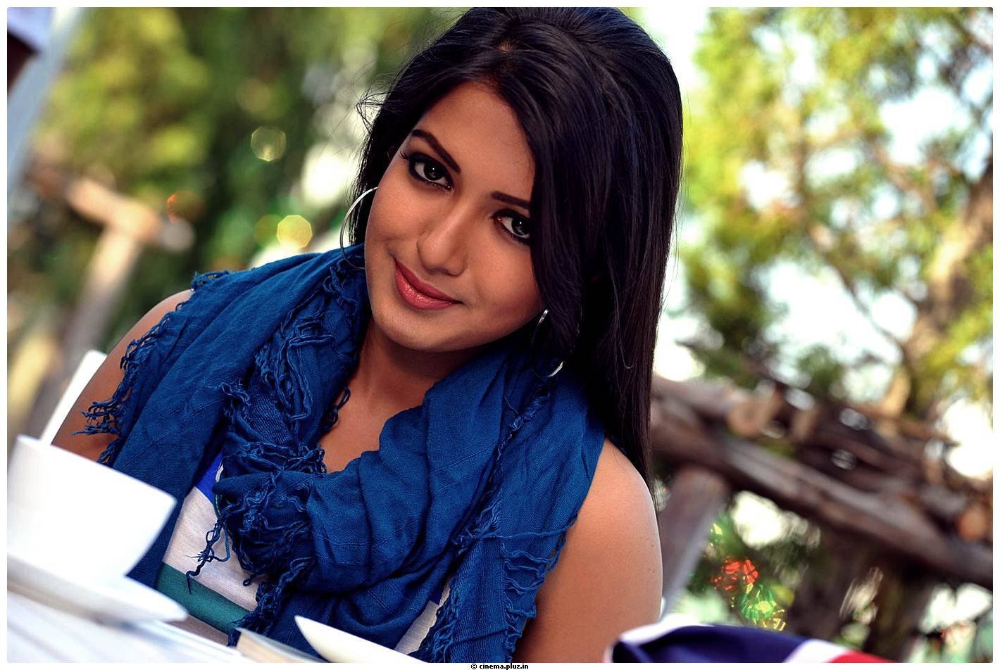 Catherine Tresa Cute Images From Iddarammayilatho Movie | Picture 502122
