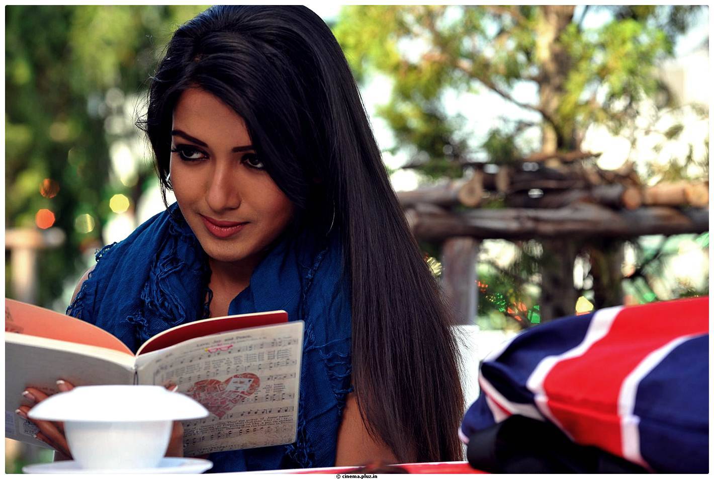 Catherine Tresa Cute Images From Iddarammayilatho Movie | Picture 502131