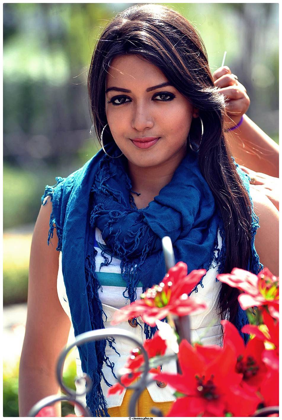 Catherine Tresa Cute Images From Iddarammayilatho Movie | Picture 502139