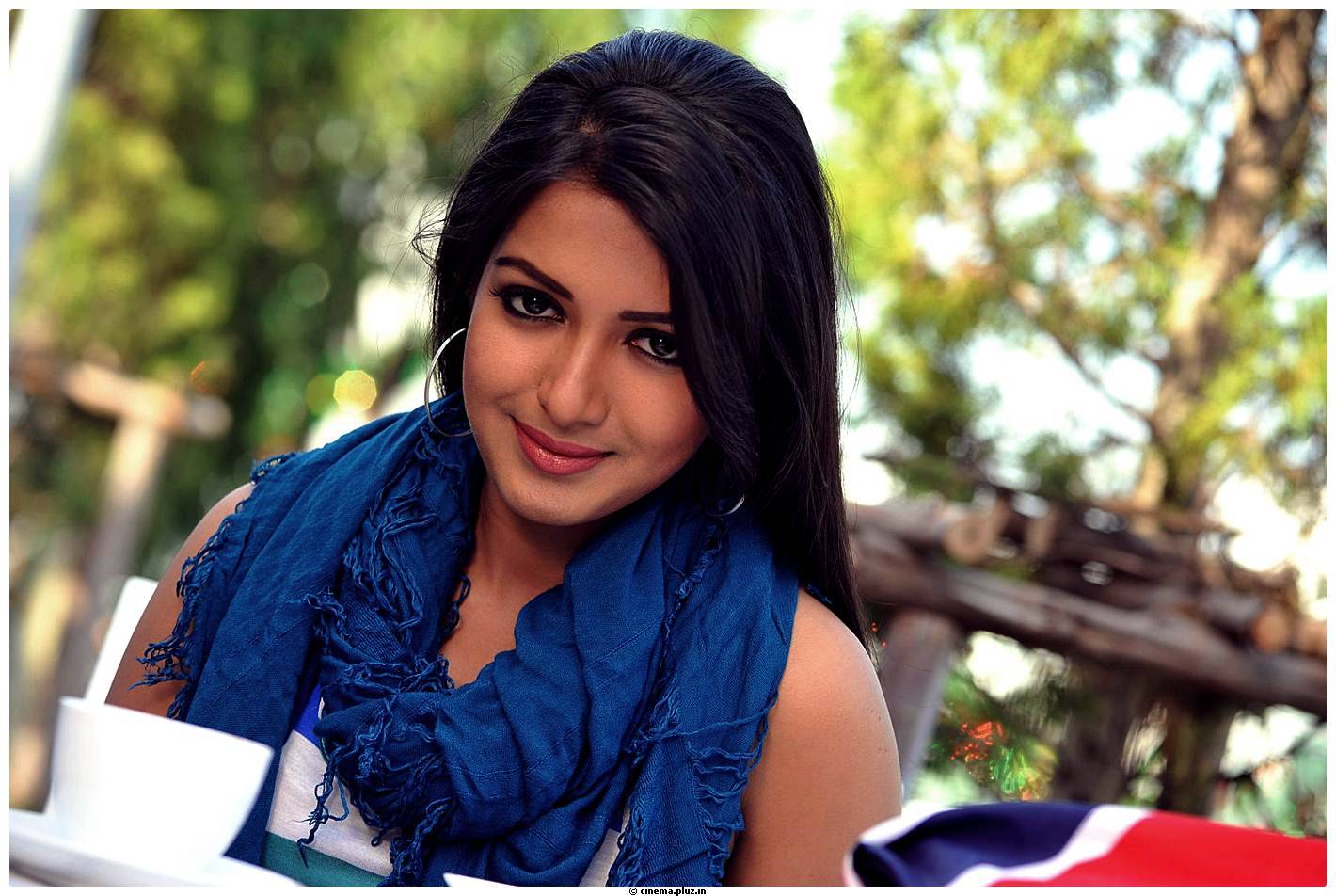 Catherine Tresa Cute Images From Iddarammayilatho Movie | Picture 502190