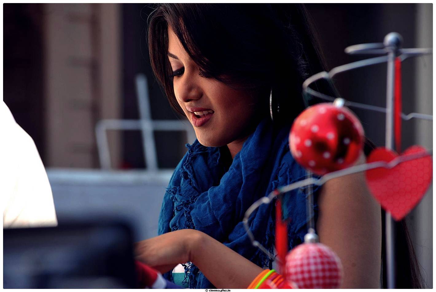 Catherine Tresa Cute Images From Iddarammayilatho Movie | Picture 502191