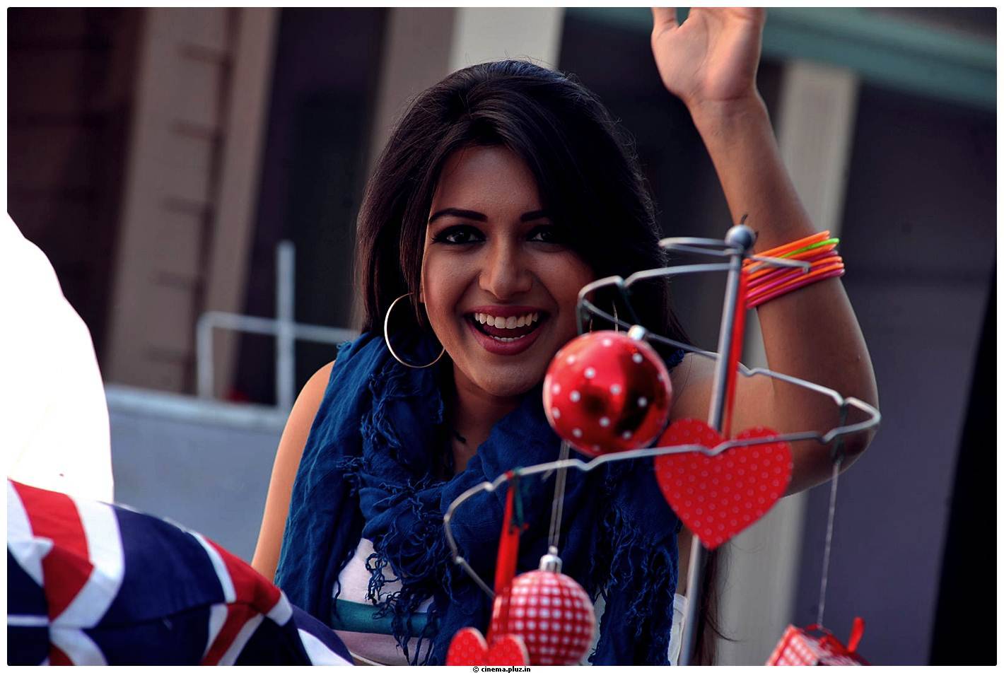 Catherine Tresa Cute Images From Iddarammayilatho Movie | Picture 502195