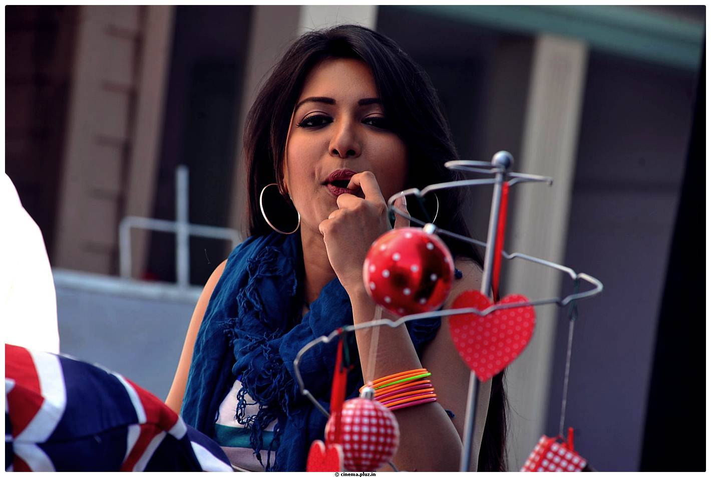 Catherine Tresa Cute Images From Iddarammayilatho Movie | Picture 502198