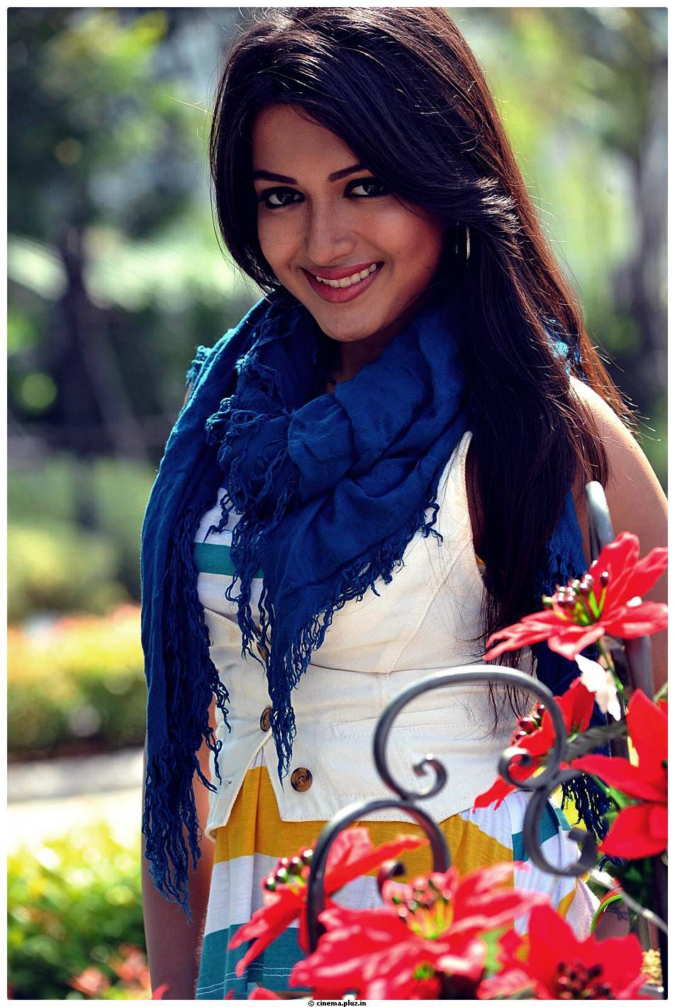 Catherine Tresa Cute Images From Iddarammayilatho Movie | Picture 502206