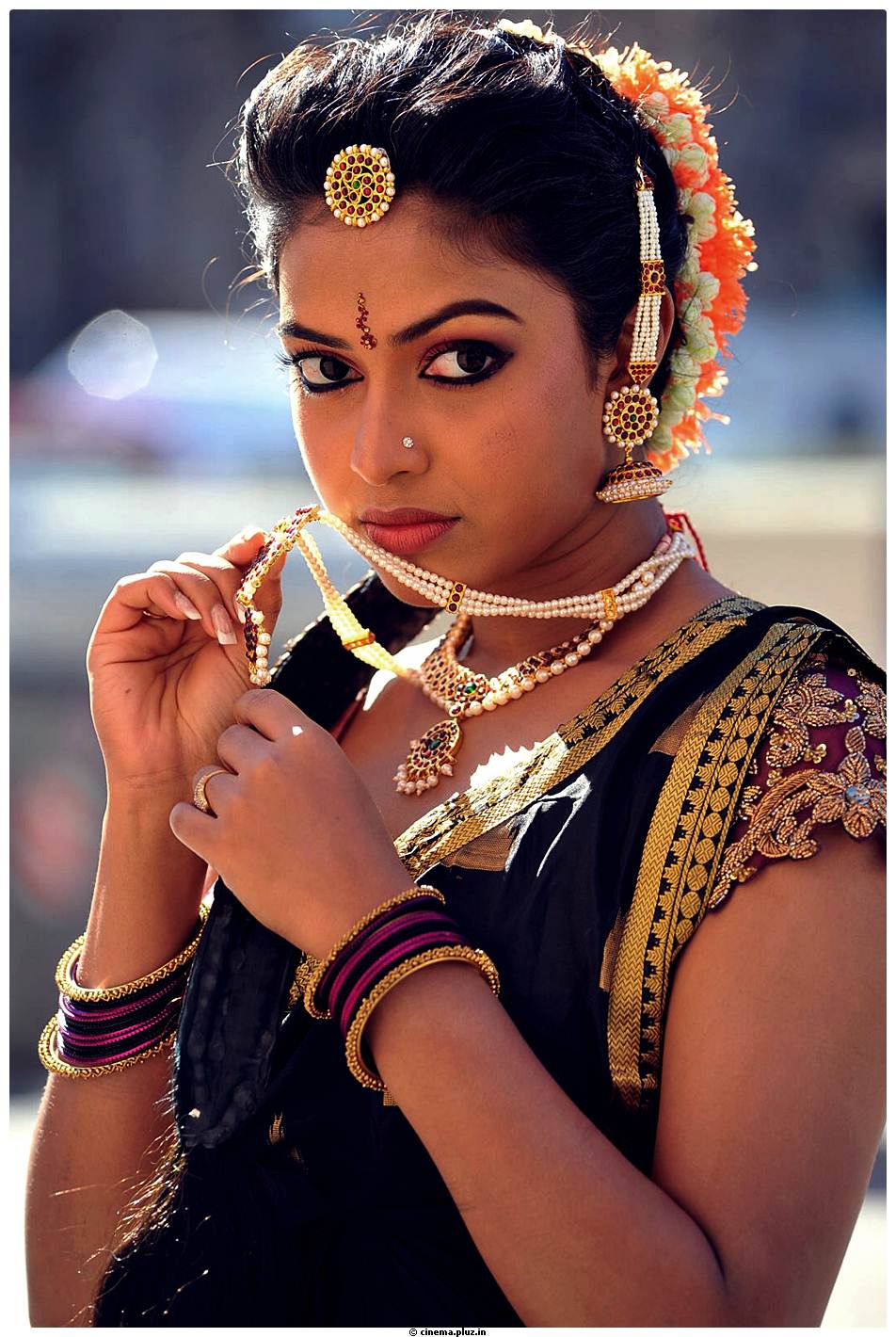 Amala Paul Latest Cute Images from Iddarammayilatho Movie | Picture 507490