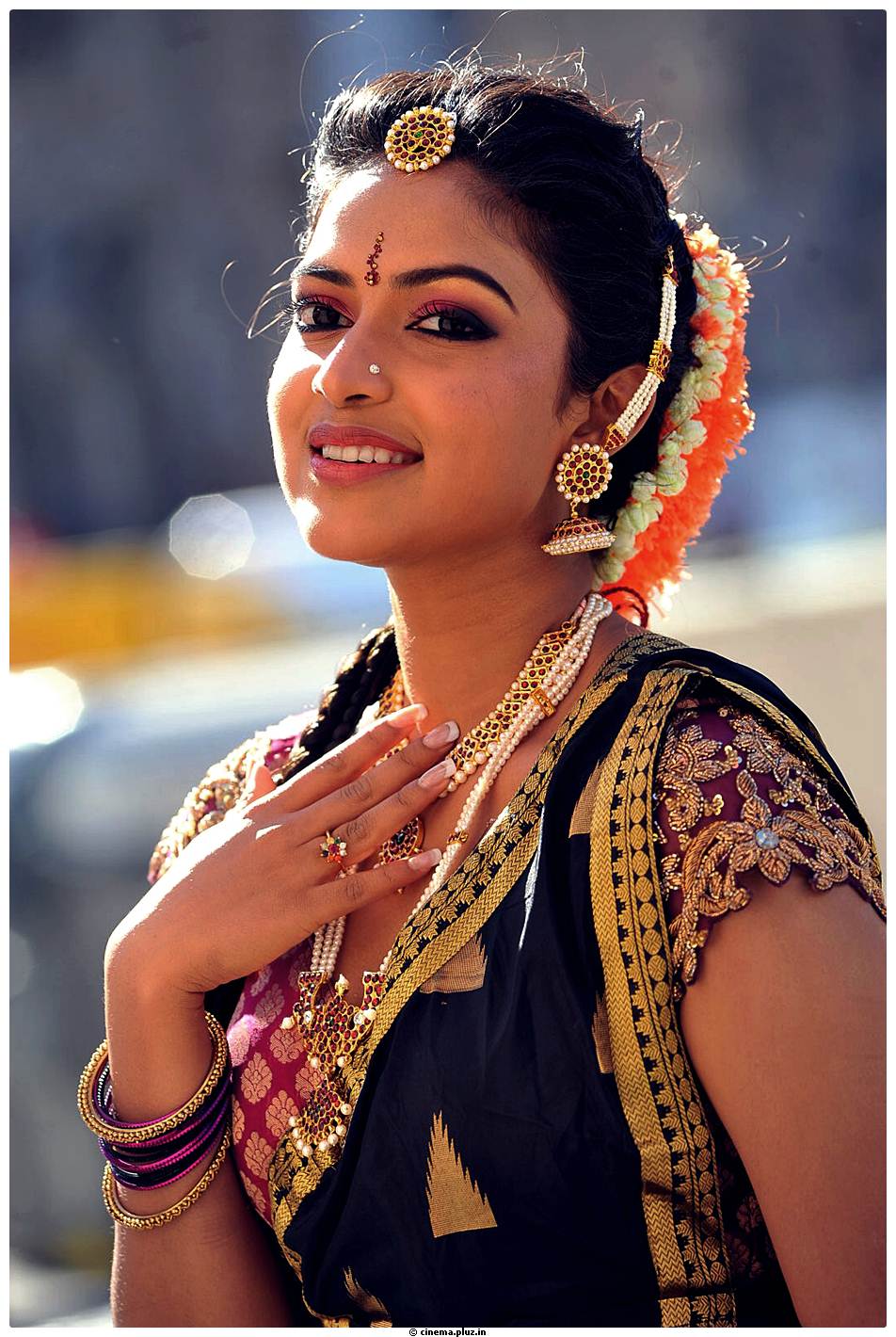 Amala Paul Latest Cute Images from Iddarammayilatho Movie | Picture 507502