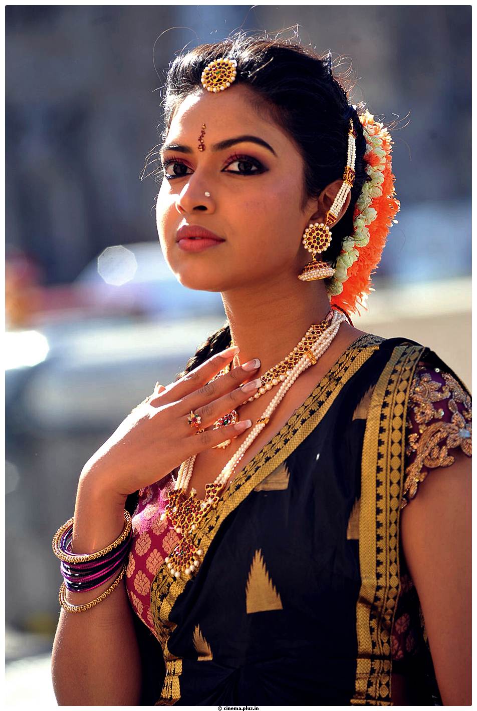 Amala Paul Latest Cute Images from Iddarammayilatho Movie | Picture 507524