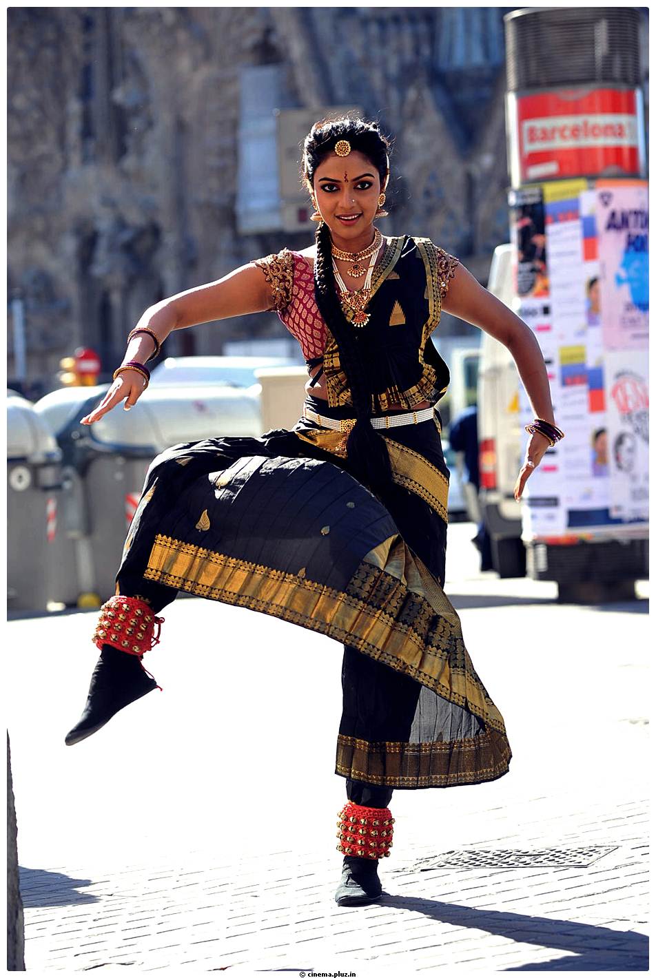 Amala Paul Latest Cute Images from Iddarammayilatho Movie | Picture 507532