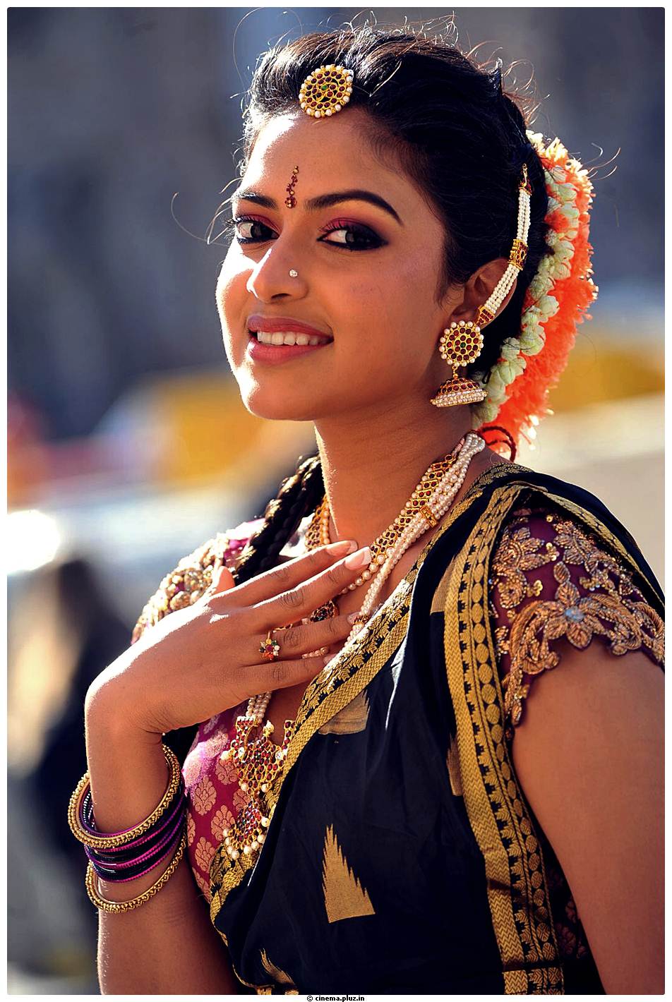 Amala Paul Latest Cute Images from Iddarammayilatho Movie | Picture 507554