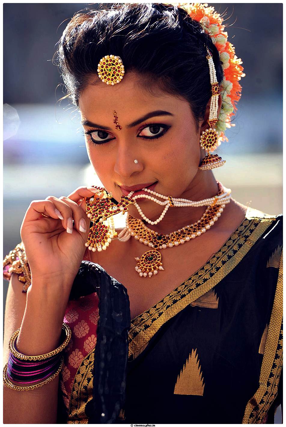 Amala Paul Latest Cute Images from Iddarammayilatho Movie | Picture 507557