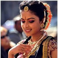 Amala Paul Latest Cute Images from Iddarammayilatho Movie | Picture 507510