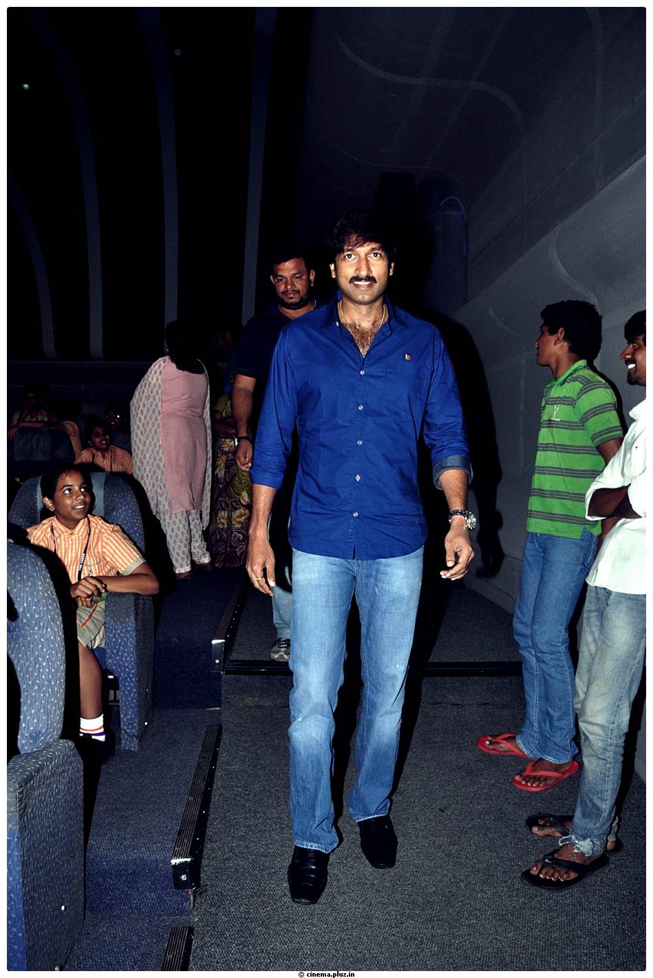 Gopichand - Gopichand and Taapsee @ Sahasam Show to School Students Photos | Picture 512239