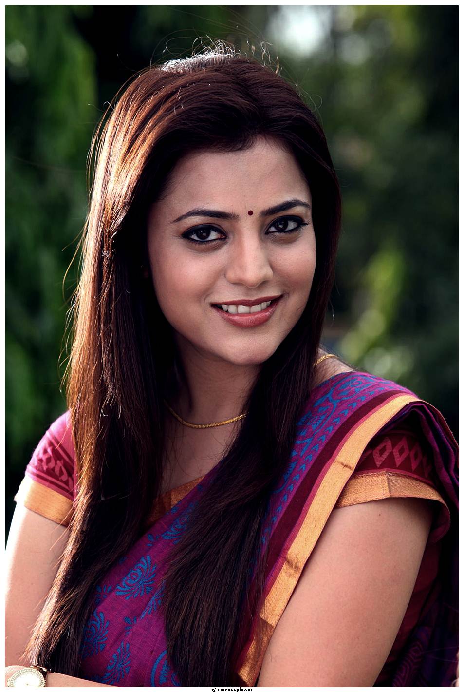 Nisha Agarwal Hot Saree Stills in Saradaga Ammayilatho Movie | Picture 513218