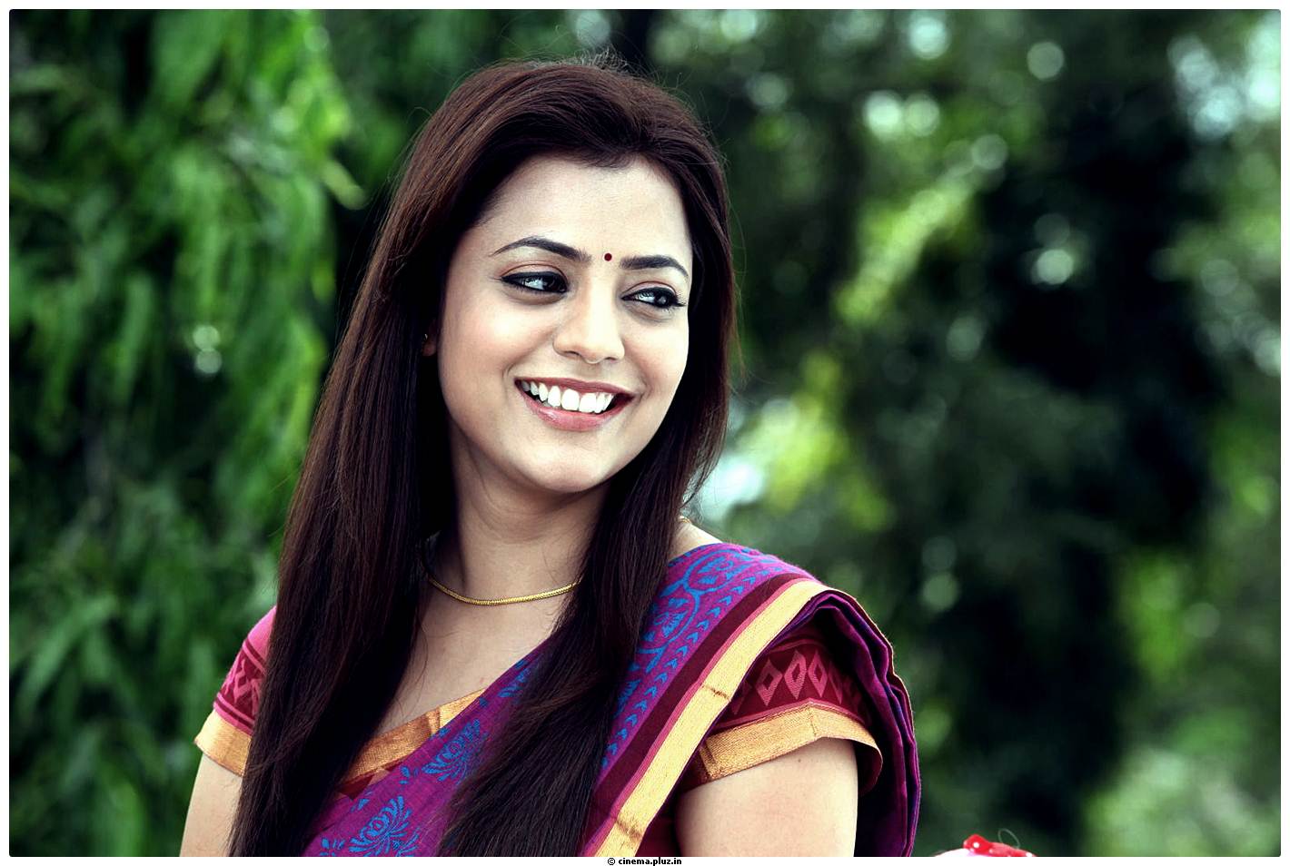 Nisha Agarwal Hot Saree Stills in Saradaga Ammayilatho Movie | Picture 513221