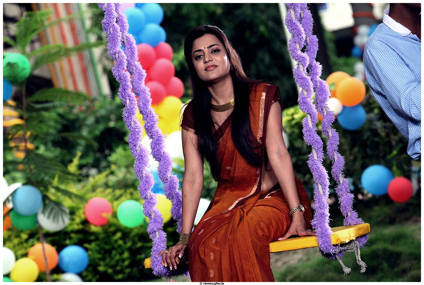 Nisha Agarwal Hot Saree Stills in Saradaga Ammayilatho Movie | Picture 513228