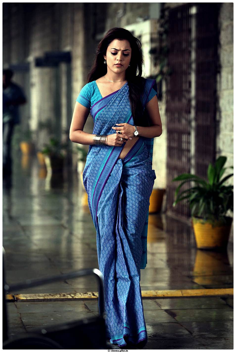 Nisha Agarwal Hot Saree Stills in Saradaga Ammayilatho Movie | Picture 513256