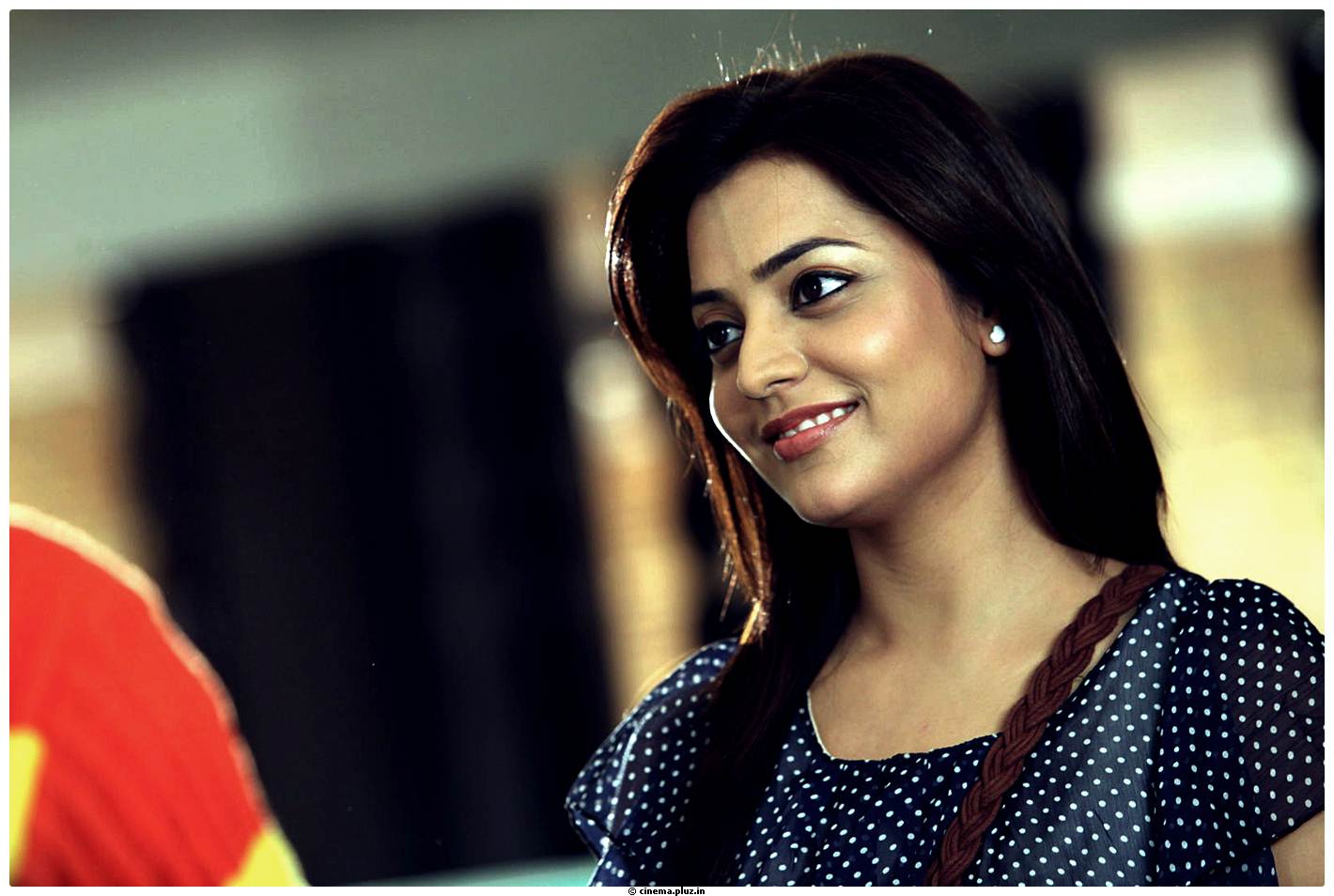 Nisha Agarwal Hot Saree Stills in Saradaga Ammayilatho Movie | Picture 513301