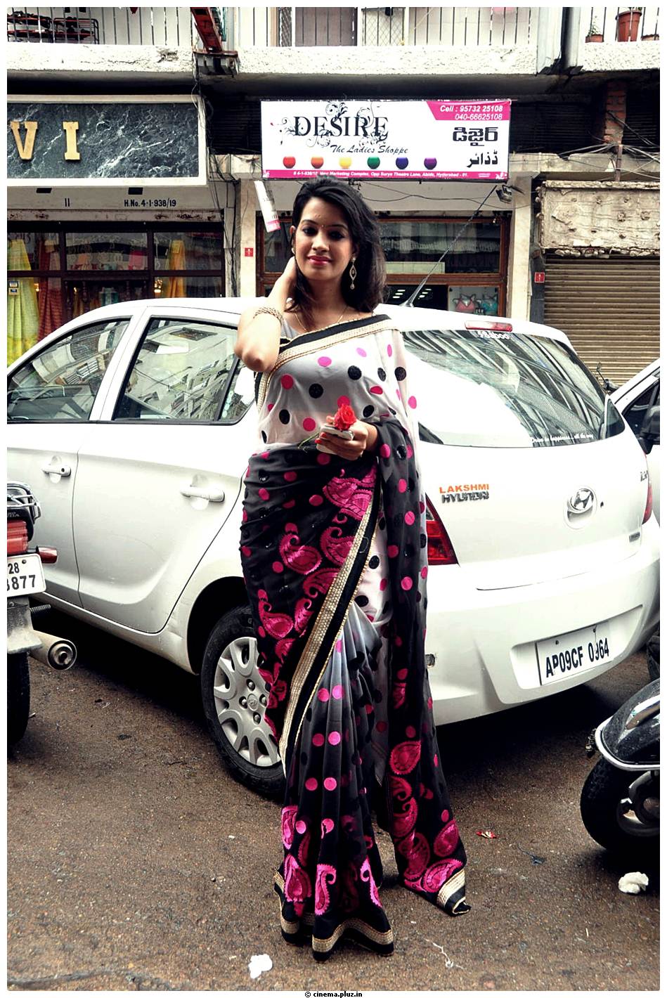 Deeksha Panth launches Pochampally Cotton Mela 2013 Photos | Picture 514628