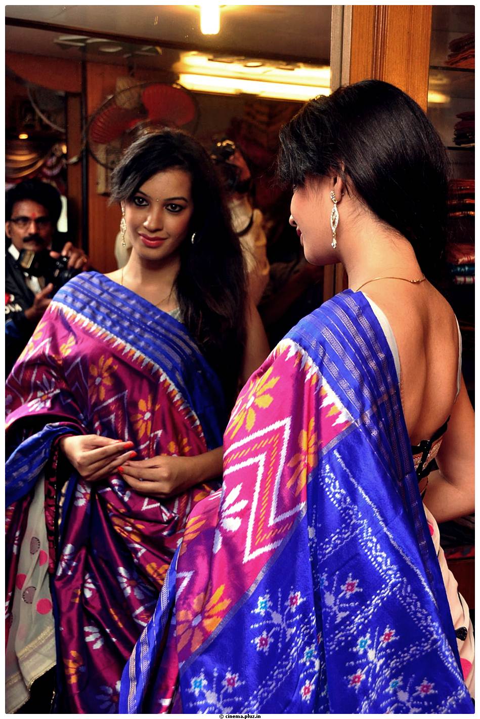 Deeksha Panth launches Pochampally Cotton Mela 2013 Photos | Picture 514630