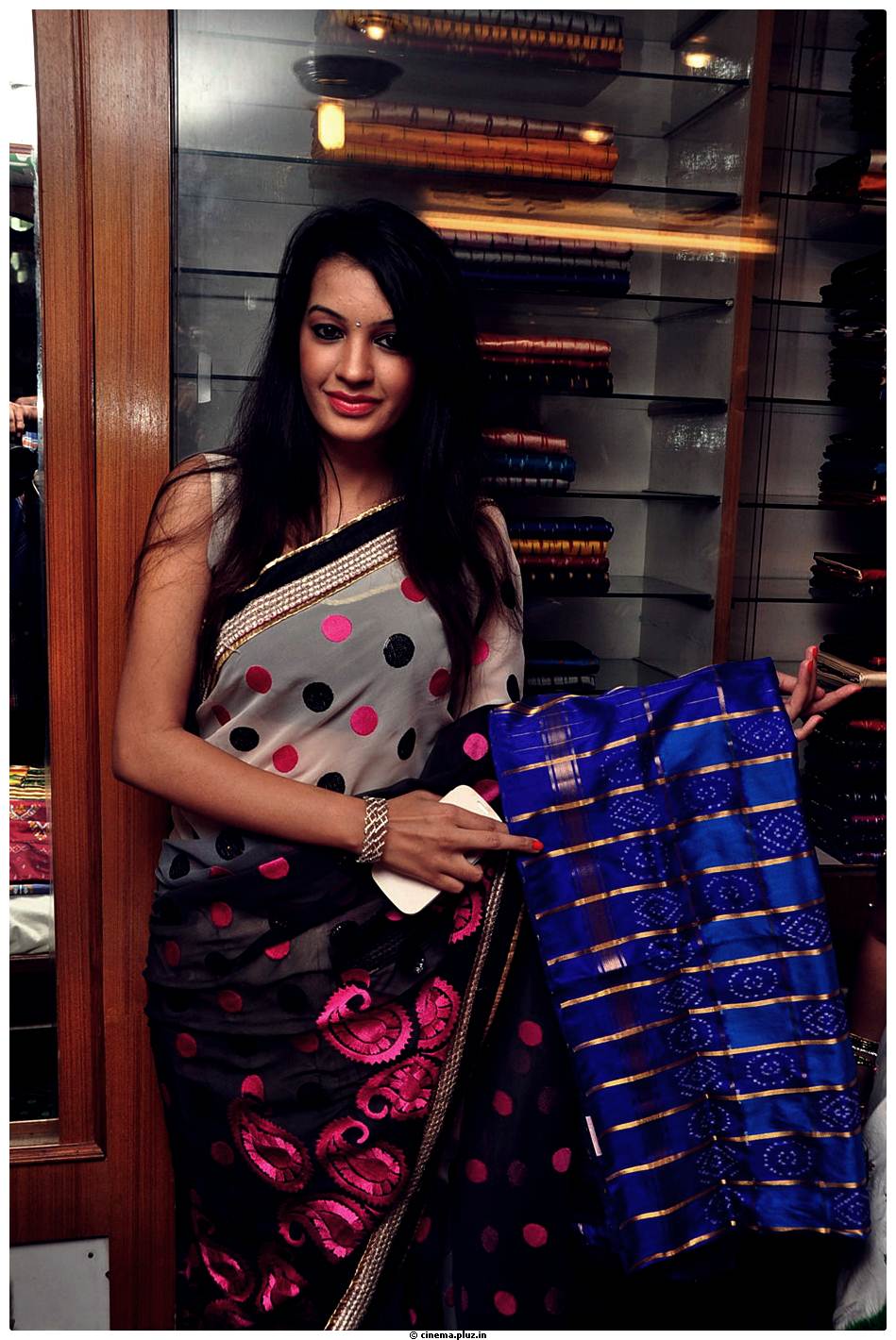 Deeksha Panth launches Pochampally Cotton Mela 2013 Photos | Picture 514697