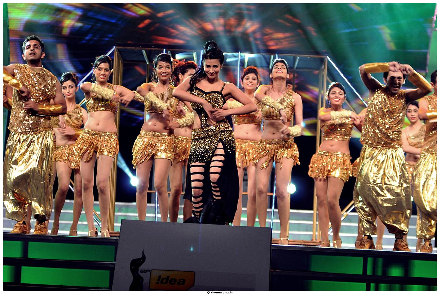 Shruti Haasan - 60th Idea Filmfare Awards 2012 Performance & Awards Pictures | Picture 517518