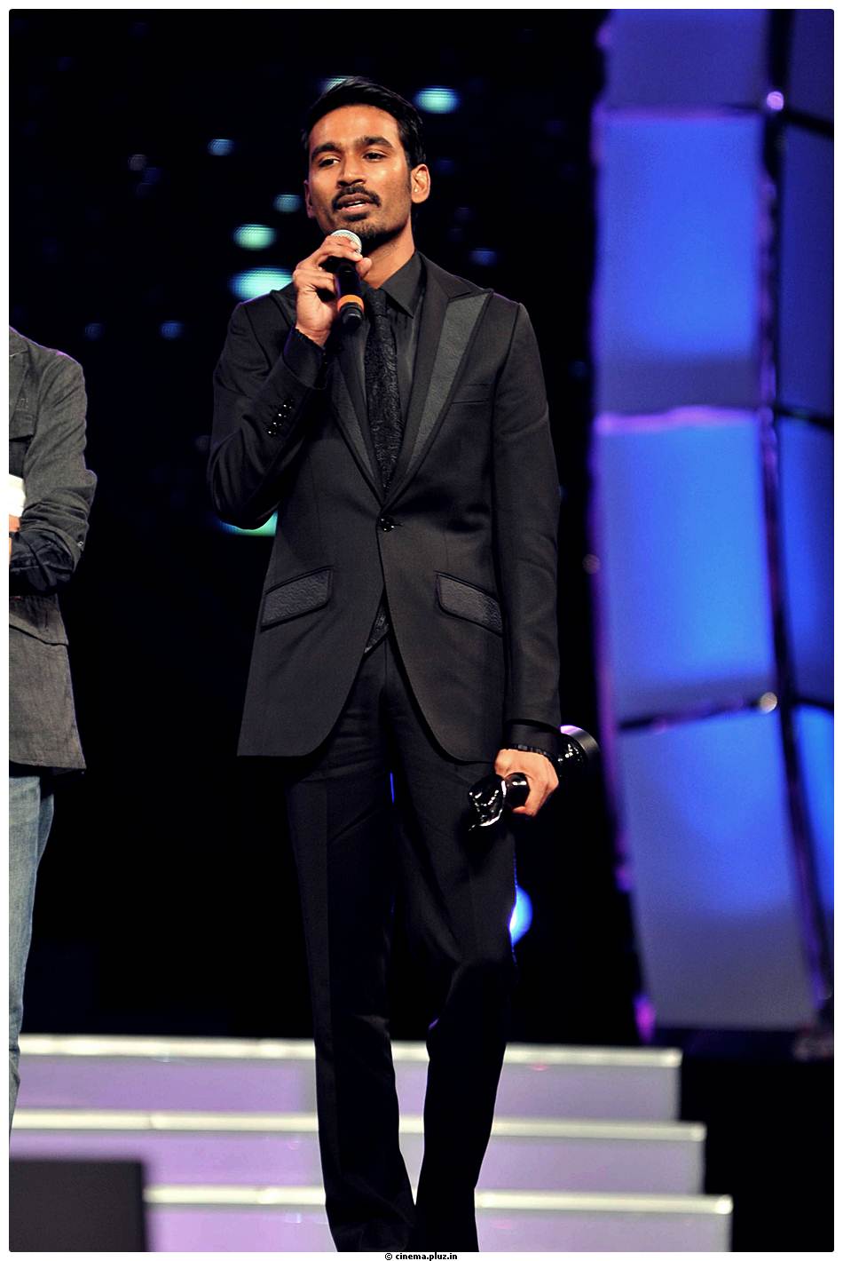 Dhanush - 60th Idea Filmfare Awards 2012 Performance & Awards Pictures | Picture 517542