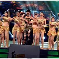 Shruti Haasan - 60th Idea Filmfare Awards 2012 Performance & Awards Pictures | Picture 517518