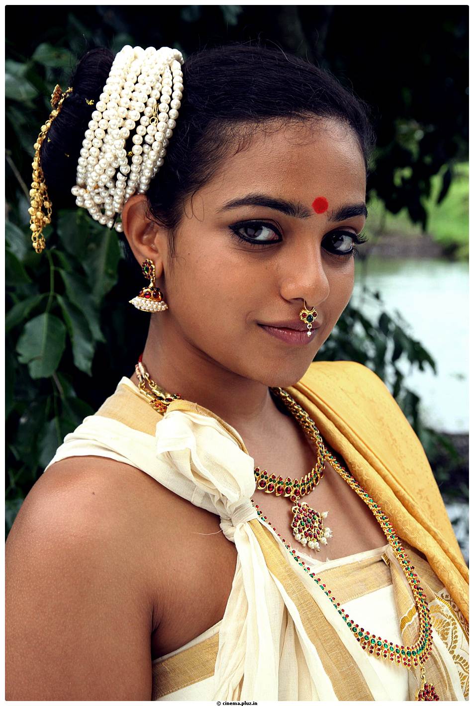 Nithya Menon - Nithya Menon in Urumi Movie Photos | Picture 519609