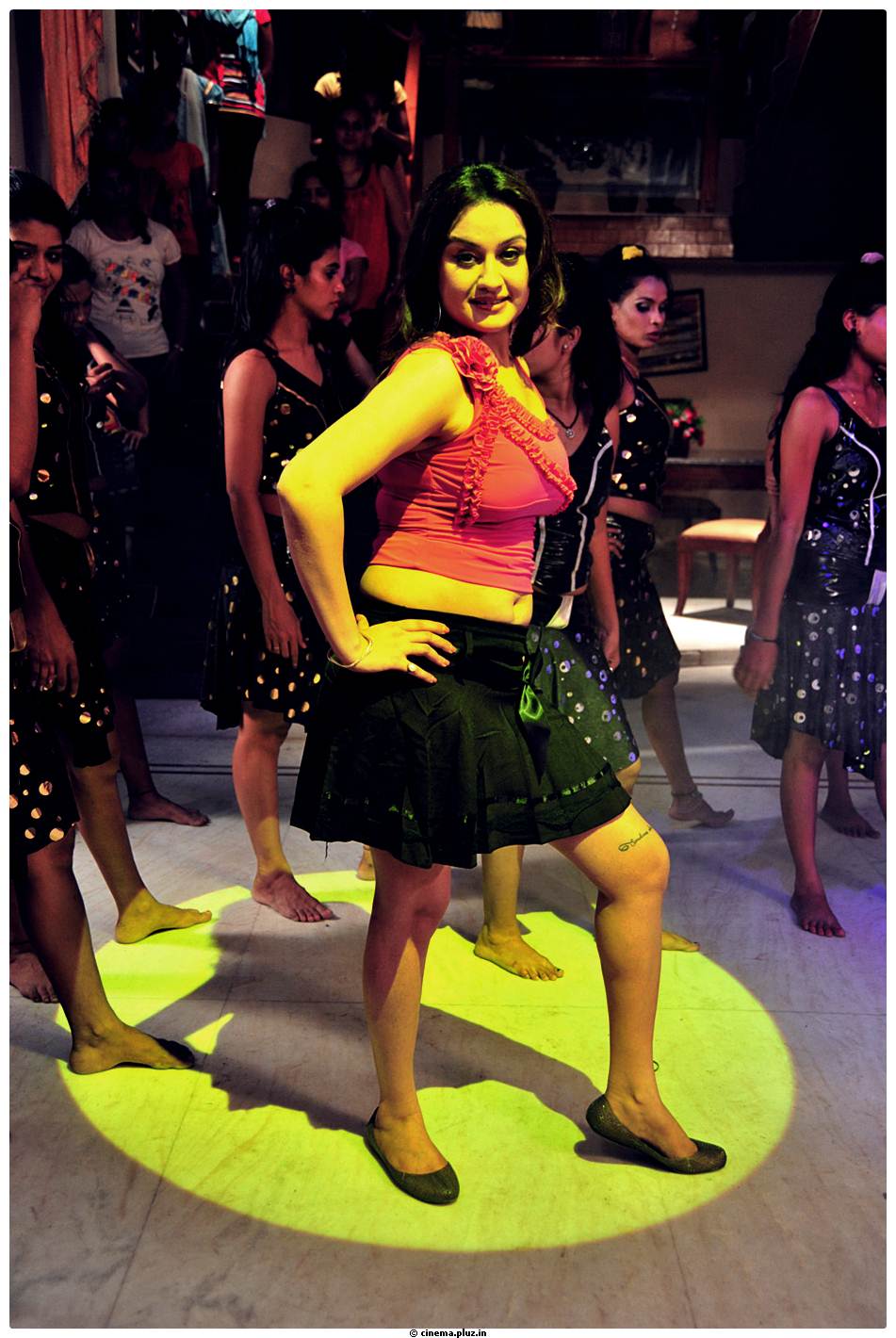 Sonia Agarwal - Amma Nanna Oorelithe Movie Item Song On Location Stills | Picture 520521