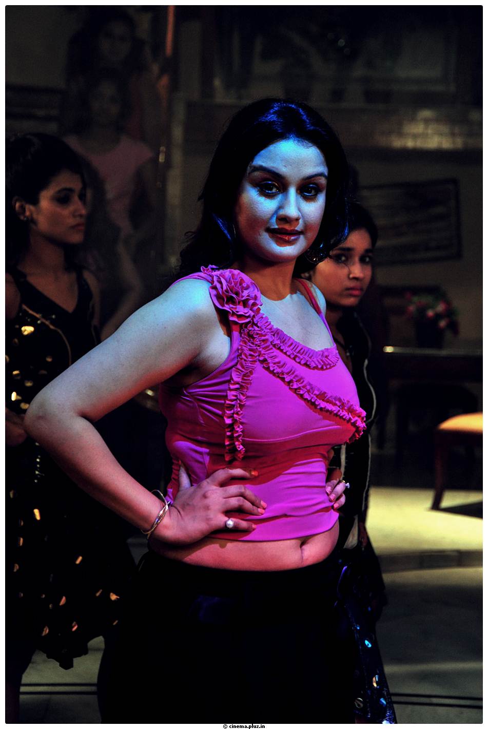 Sonia Agarwal - Amma Nanna Oorelithe Movie Item Song On Location Stills | Picture 520526